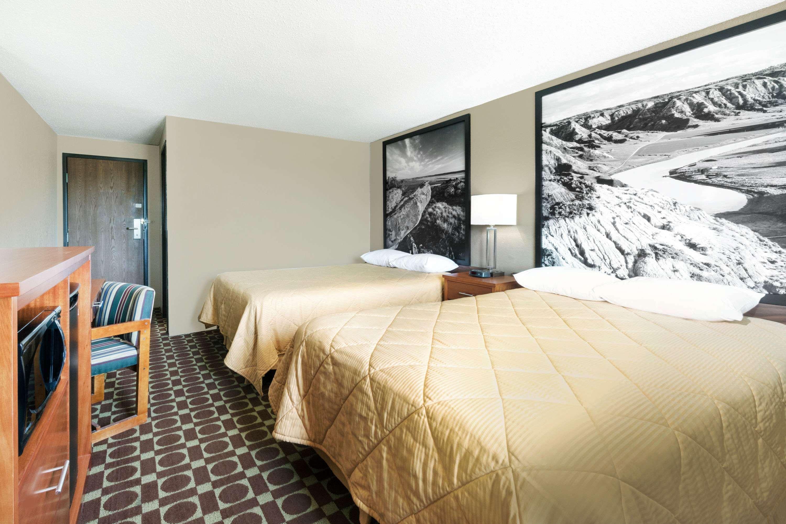 Super 8 By Wyndham Miles 2*