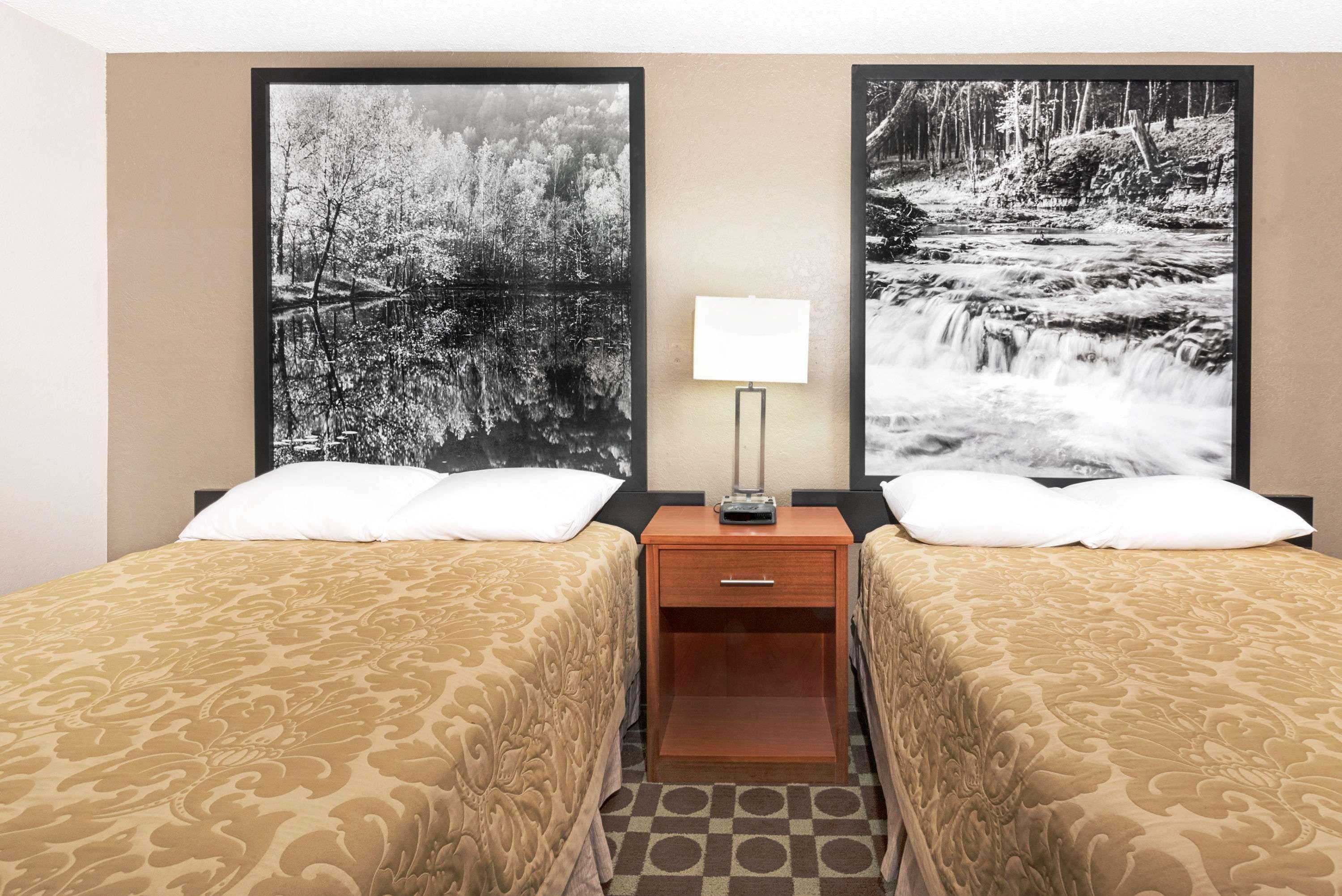 Super 8 By Wyndham Miles