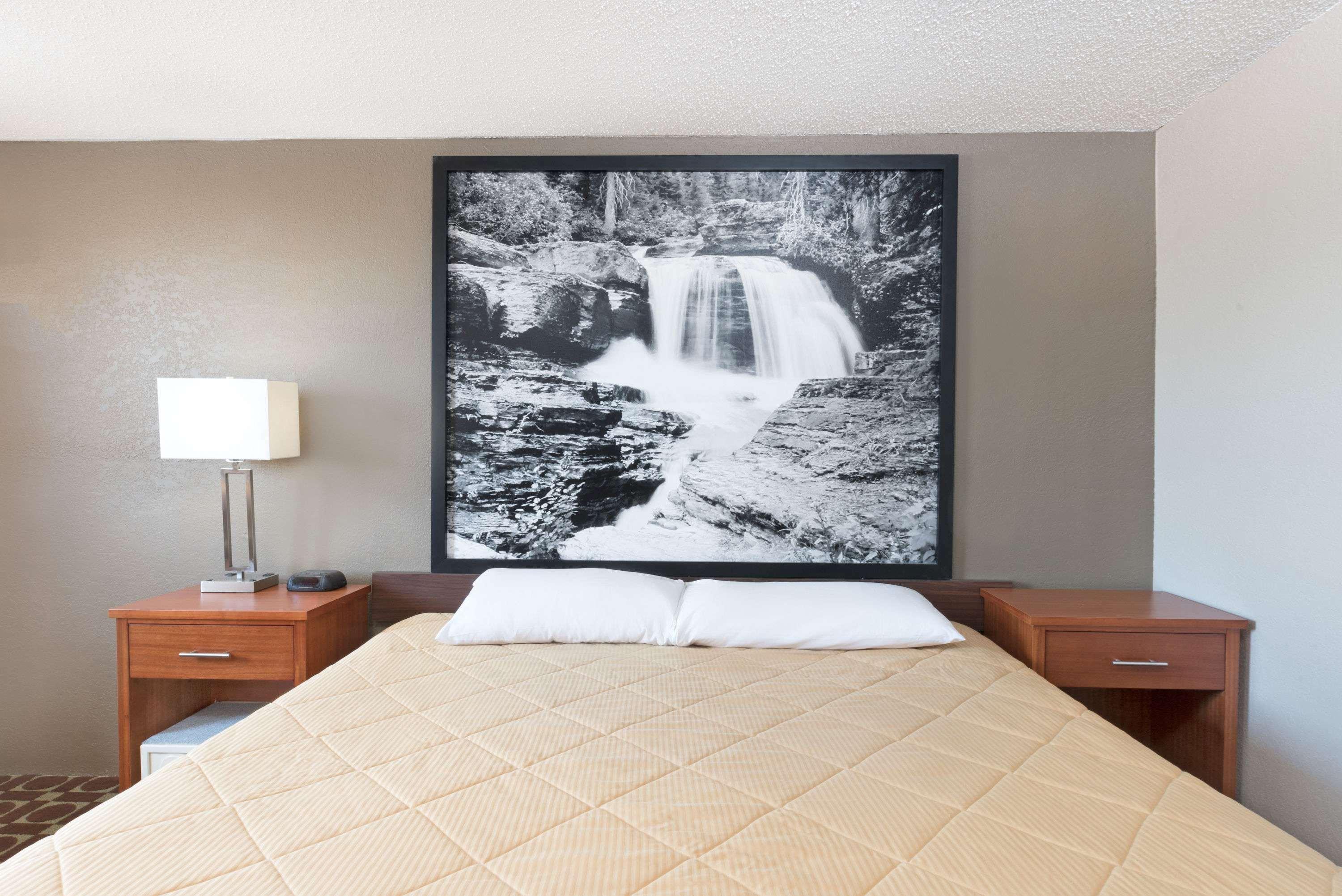 Super 8 By Wyndham Miles 2*