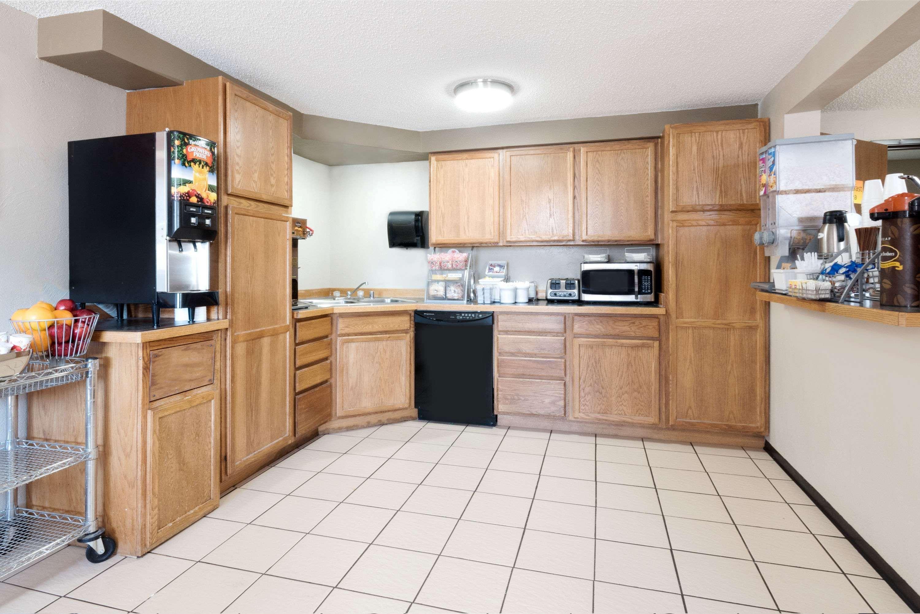 Super 8 By Wyndham Miles Miles City