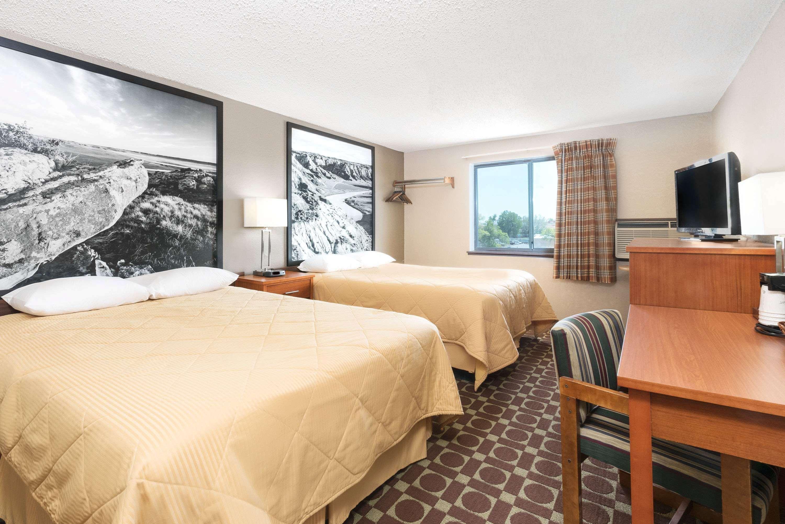 Hotel Super 8 By Wyndham Miles