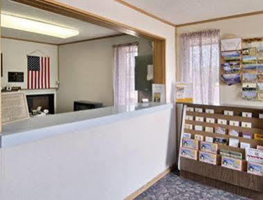 Super 8 By Wyndham Miles Hotel Miles City