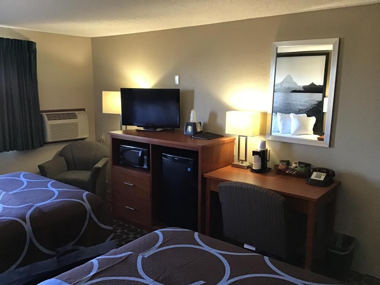 Hotel Super 8 By Wyndham Miles 2*