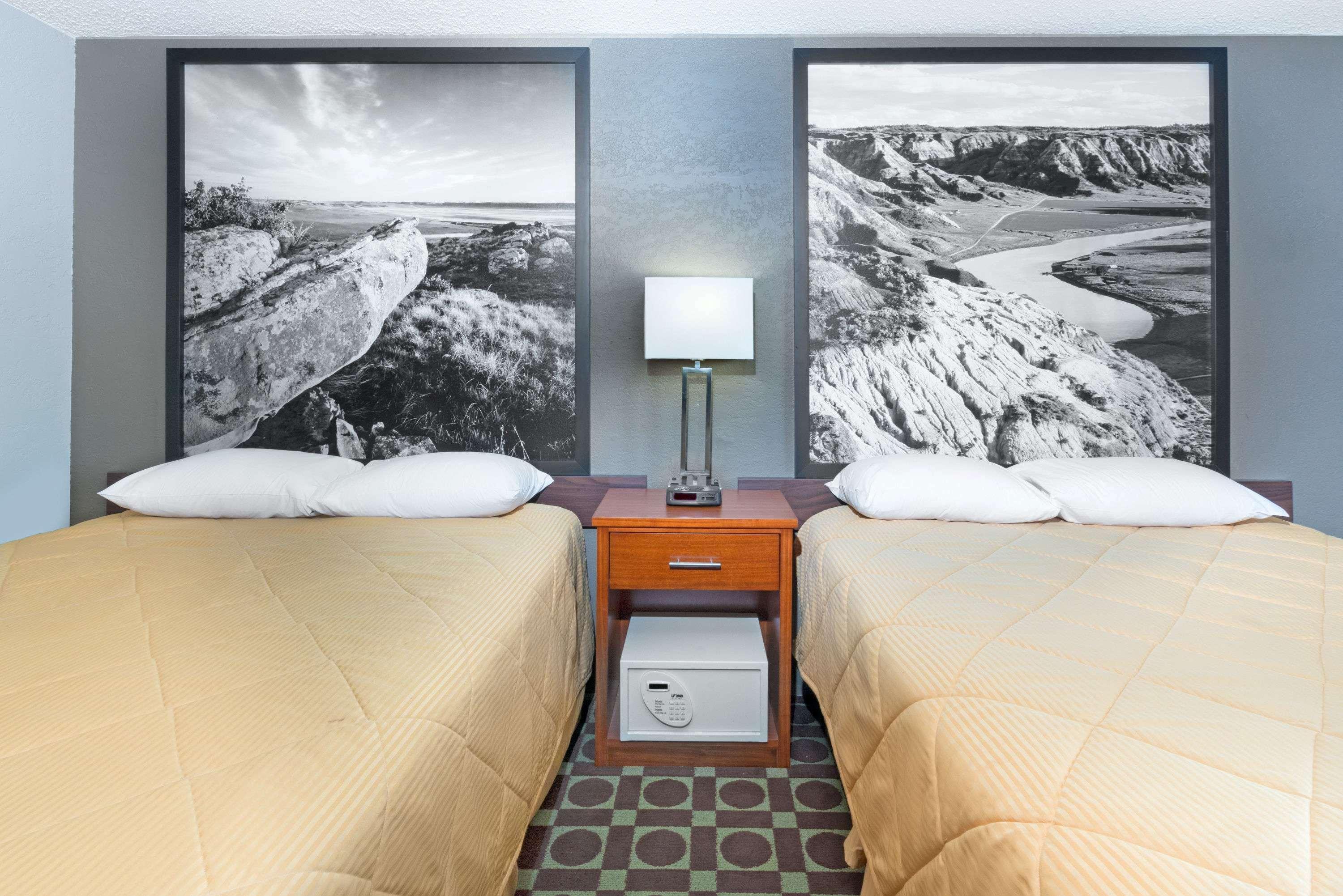 Super 8 By Wyndham Miles Hotel Miles City