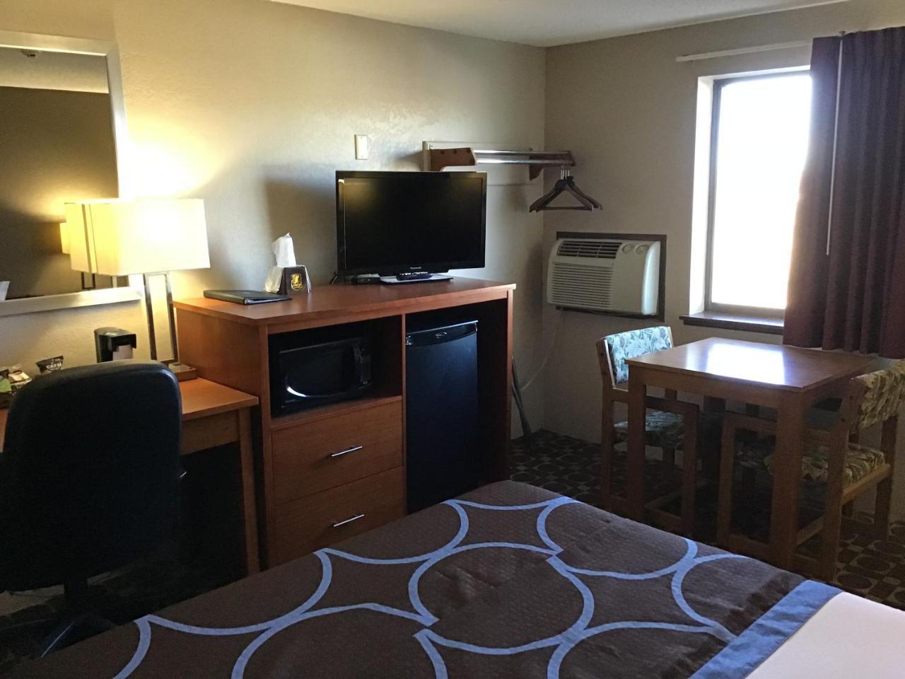 Hotel Super 8 By Wyndham Miles Miles City