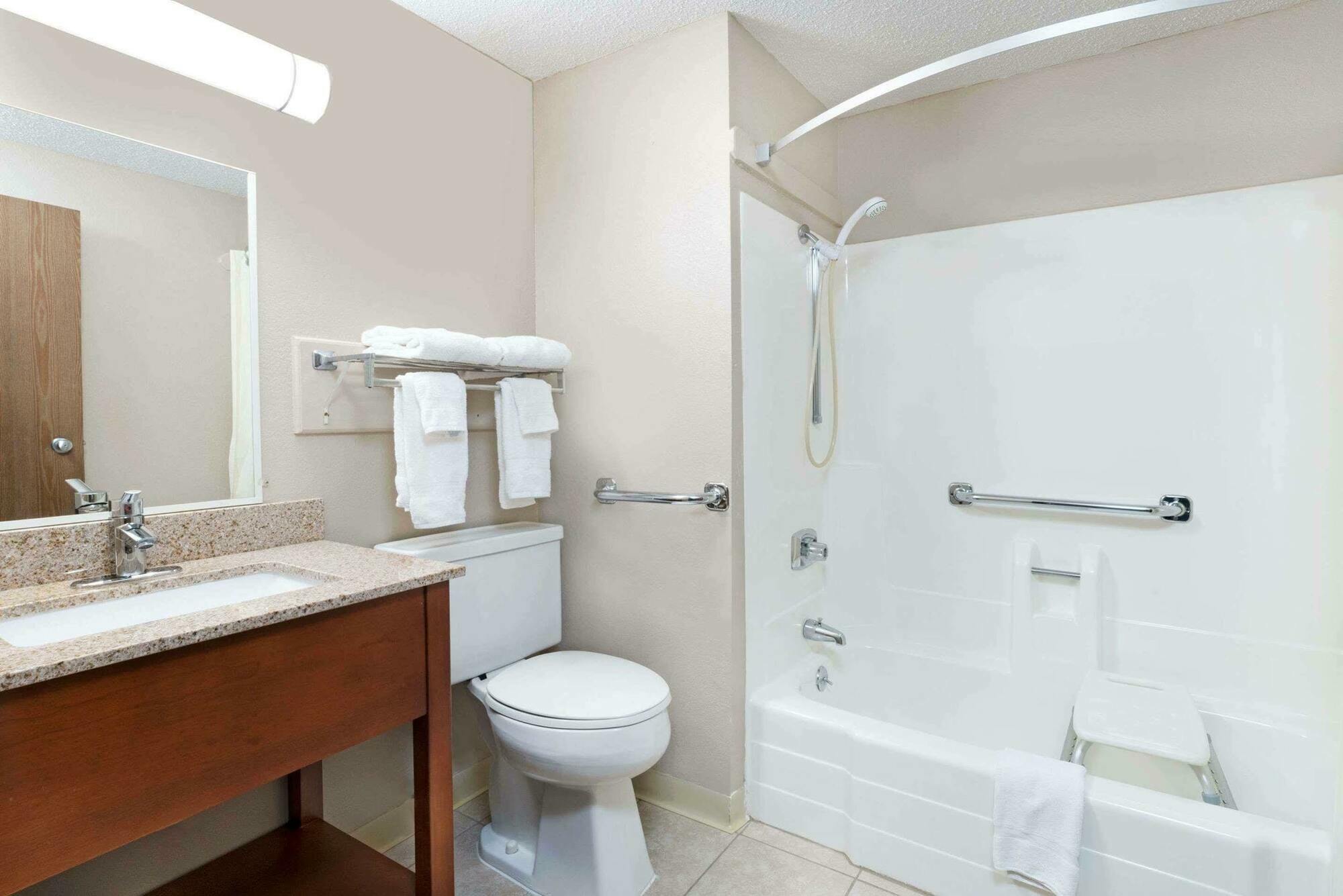 Hotel Super 8 By Wyndham Miles 2*